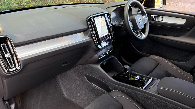 Volvo XC40 2.0 B3P Plus Black Edition 5dr Auto Petrol Estate